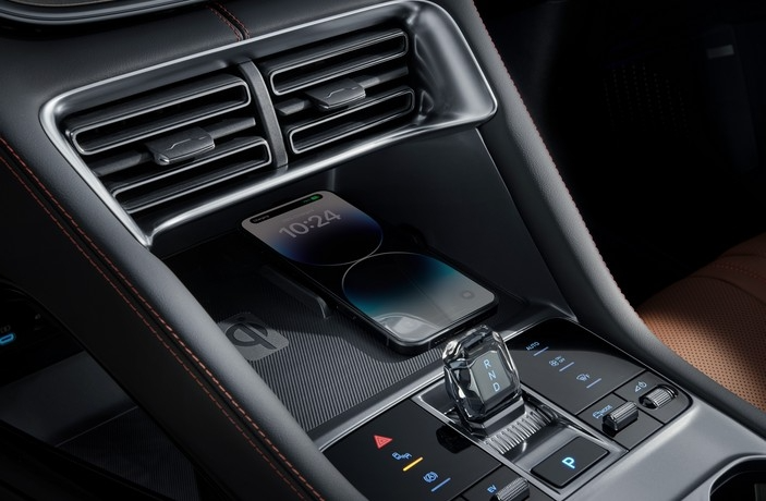 Смартфонға арналған сымсыз қуаттау құрылғысы